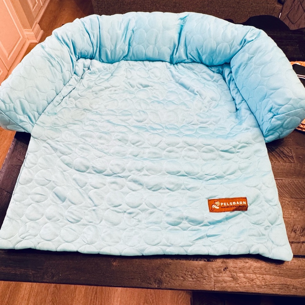 Pelsbarn Cooling Dog Bed - Ice Silk Summer Comfort, Self Cooling, XS/S, New